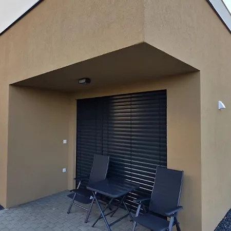Lägenhet Stylovy So Zahradou A Parkovanim *