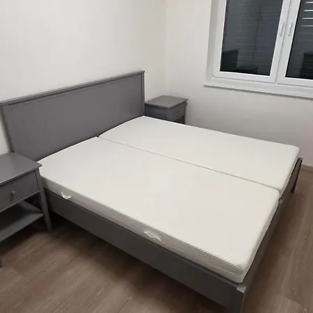 Stylovy So Zahradou A Parkovanim Lägenhet Trenčín